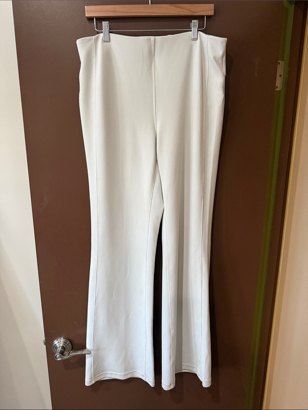 NWT Lululemon Ribbed Softstreme Flare Pant